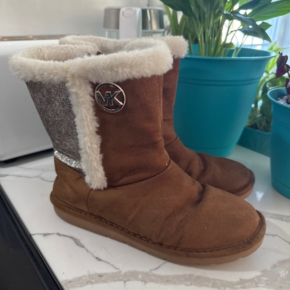 Michael Kors Shoes - Michael Kors Women’s or Girls Boots 🤎🤍💛